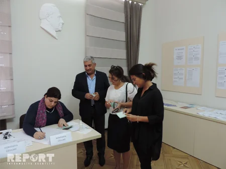 Azerbaijanis in Batumi voting in Consulate General