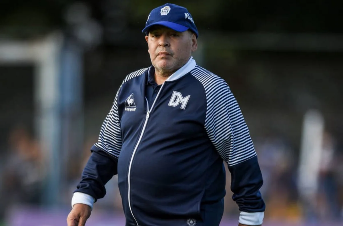 Maradona oyun zamanı narkotik maddə qəbul etdi - VİDEO