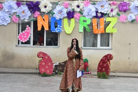 Gürcüstanda nazir müavini azərbaycanlı məktəblilərin Novruz şənliyinə qatılıb