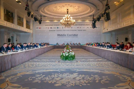 Beynəlxalq Transxəzər Nəqliyyat Marşrutu üzrə konteyner daşımaları rekord dərəcədə artıb - FOTO