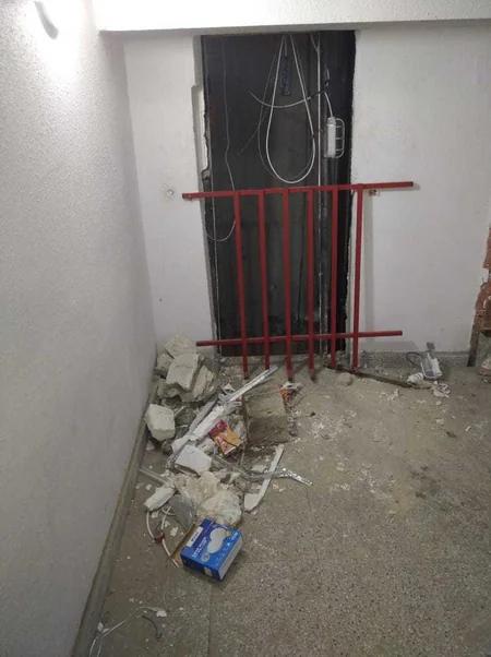 Bakıda doqquzmərtəbəli binadan qumbara çıxdı - FOTO