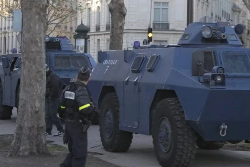 Fransada etiraz edən fermerlərə qarşı zirehli maşınlardan istifadə edilir