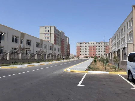 Məcburi köçkünlər üçün salınan “Qobu Park” yaşayış kompleksinə infotur təşkil edilib