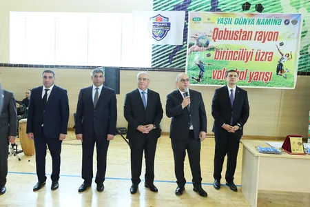Şahin Bağırov Qobustanda yeniyetmə voleybolçularla görüşüb