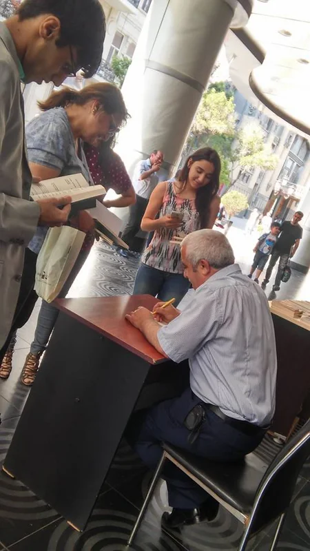 Yazıçı Rövşən Yerfinin yeni kitabının imza günü keçirilib