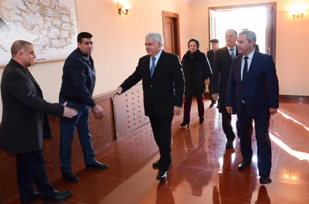 Bərdə və Yevlax sakinləri nazirdən şəhərdaxili marşrut avtobuslarının yenilənməsini istəyib