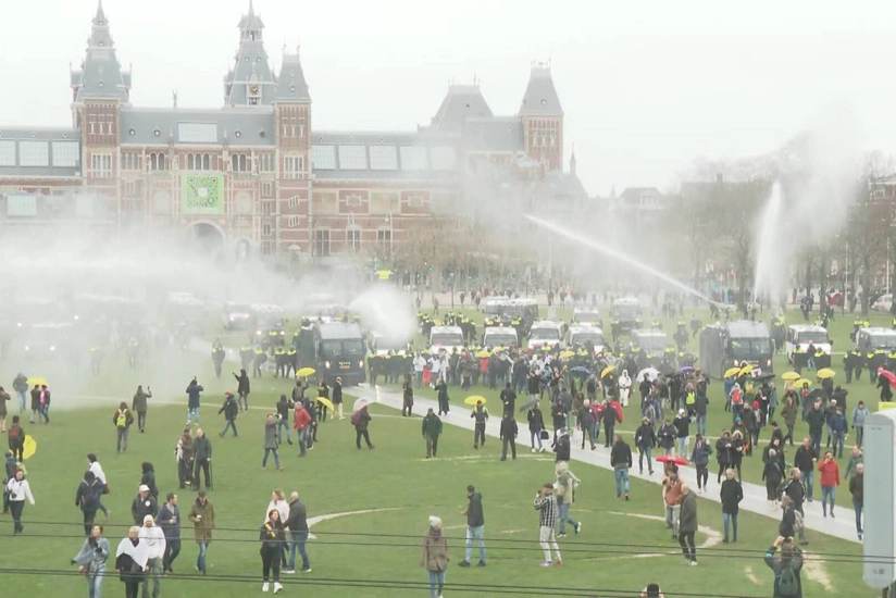 Amsterdamda etiraz aksiyası zamanı 150-dən çox insan saxlanılıb - YENİLƏNİB
