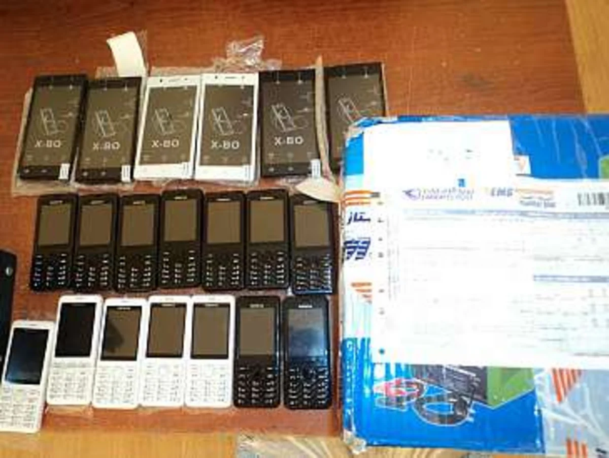 ​Gömrükçülər 21 ədəd telefonun Azərbaycana keçirilməsinin qarşısını alıb