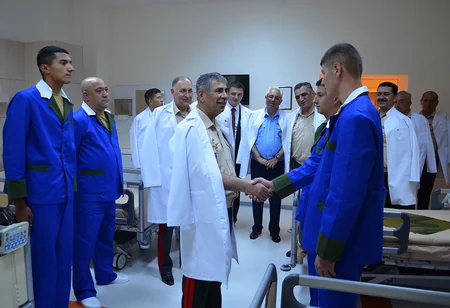 Zakir Həsənov hərbi hospitalda müayinə və müalicə olunan hərbçilərlə bağlı tapşırıqlar verib