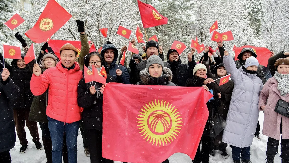 В Бишкеке прошел митинг против изменения флага Кыргызстана