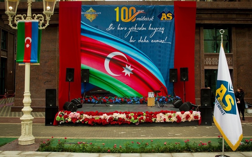 Bakının ən iri həyətində - “Renessans Palace”da Bayraq günü tədbiri keçirilib
