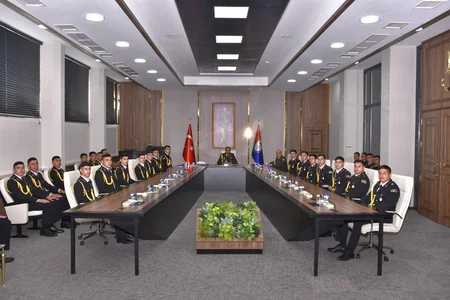 Türkiyədə təhsil alan azərbaycanlı hərbçilər üçün ayrılan yerlərin artırılması müzakirə olunub