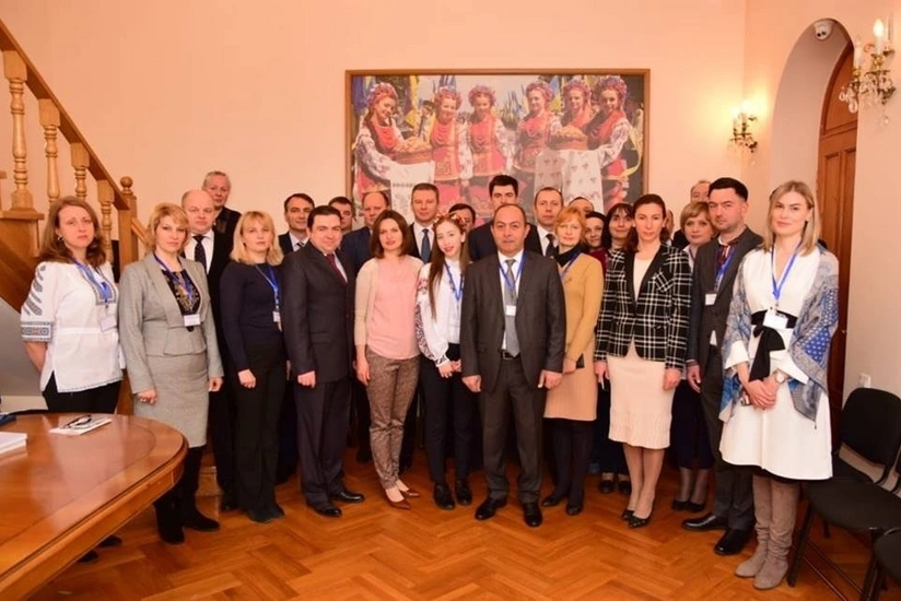 В посольстве Украины в Азербайджане началось голосование в связи с выборами президента