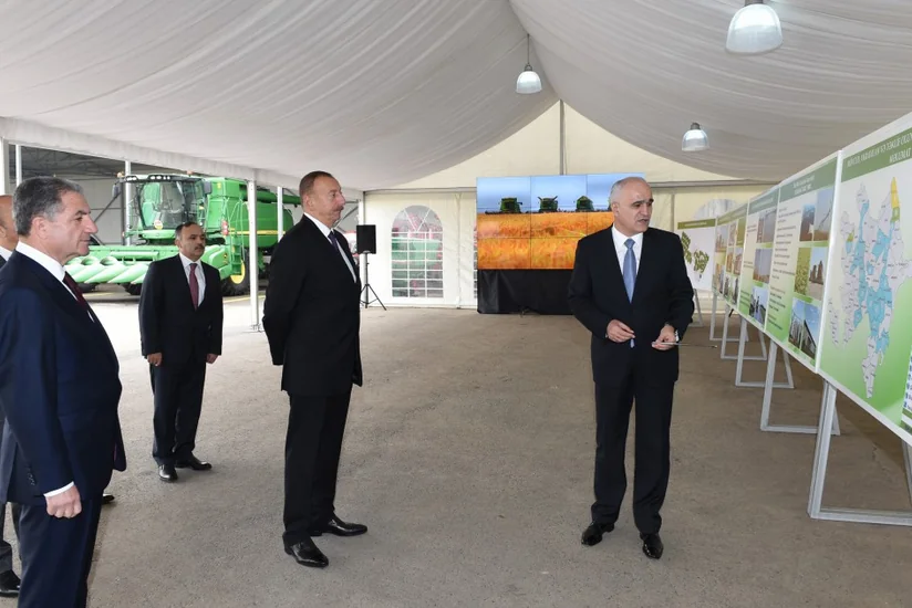 Prezident İlham Əliyev “Qarabağ Taxıl” MMC-nin özəl pilot taxılçılıq təsərrüfatının fəaliyyəti ilə tanış olub