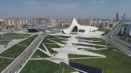 Heydər Əliyev Mərkəzinin qarşısında “On milyon” adlı fleşmob keçirilib