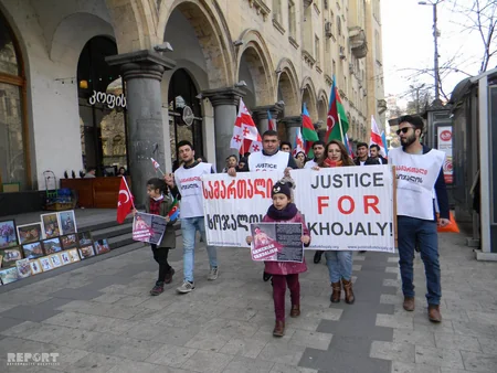 Azərbaycanlı tələbələr Tbilisidə Xocalı soyqırımı ilə əlaqədar aksiya keçiriblər - FOTO