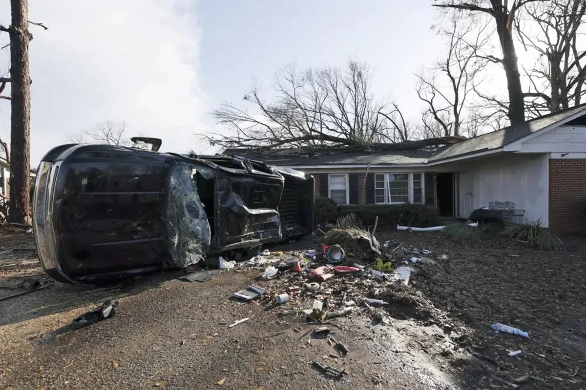 At least seven dead as tornado sweeps through south of US