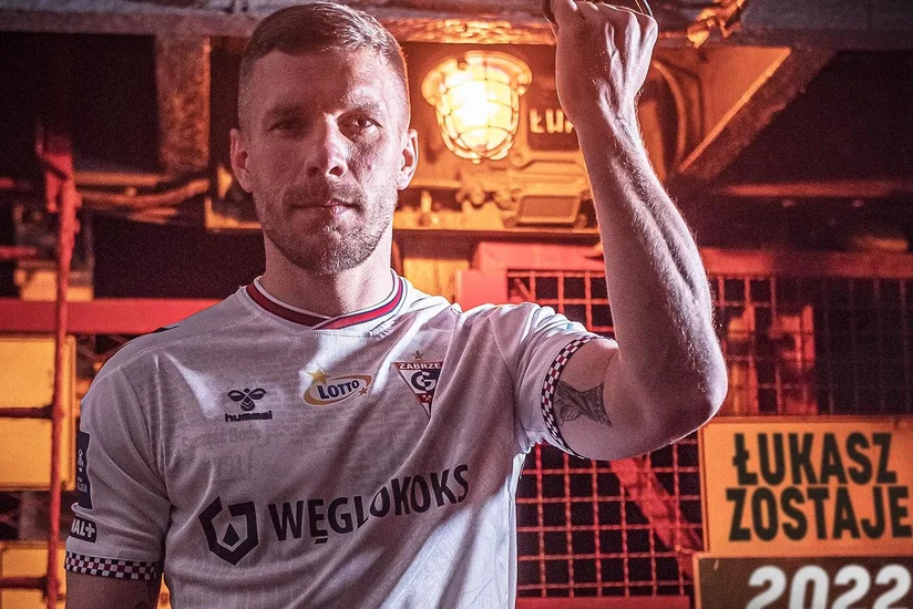 Lukas Podolski Polşa klubu ilə müqaviləsini uzadıb