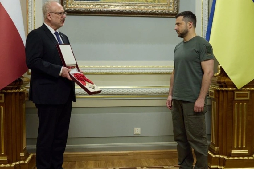 President of Latvia presents Zelenskyy with highest military award