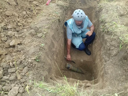 ANAMA: ​Tərtərdə 1 ədəd top mərmisi və Qrad raketinin mühərrik hissəsi aşkar olunub