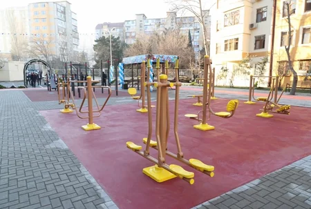 В рамках проекта Наш двор в Бинагадинском районе благоустроен и передан в пользование жителей очередной двор - ФОТО