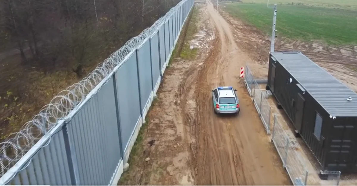Poland builds first section of electronic barrier on border with Belarus
