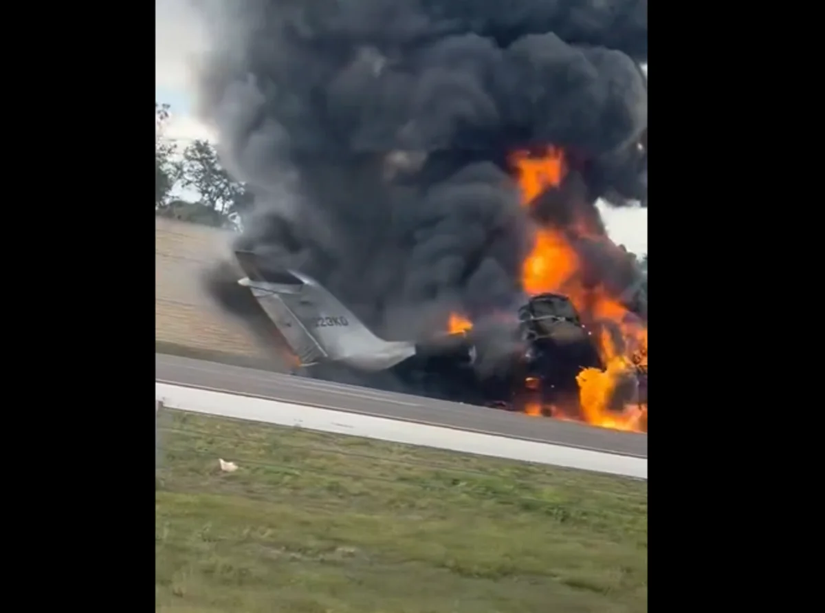 At least 2 dead after small plane crashes onto Florida highway