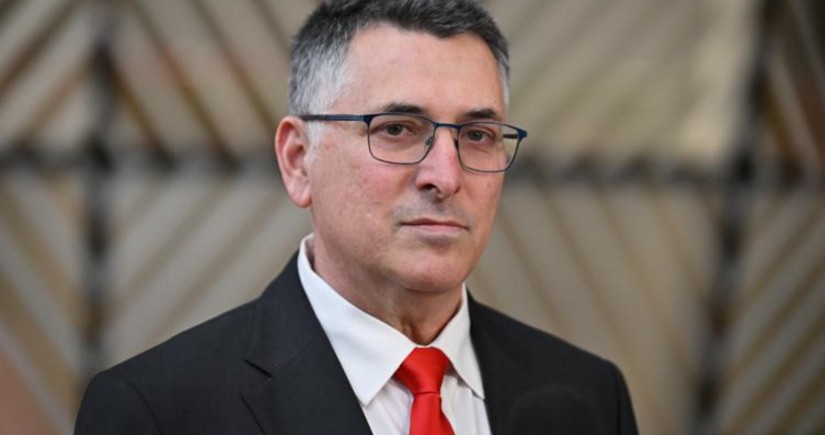 Israeli FM departs for visit to Austria, Slovakia