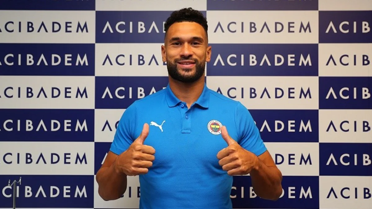 Fənərbağça daha bir futbolçusunun müqaviləsini ləğv edib