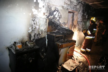 Bakıda yataqxanada baş vermiş yanğın zamanı 5 nəfər xəsarət alıb - VİDEO - FOTO - YENİLƏNİB