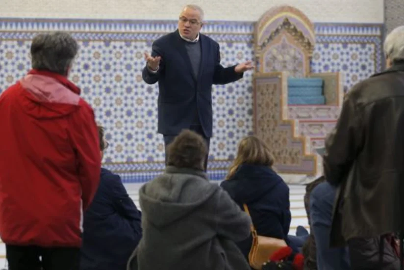 Qardaşcasına 1 fincan çay içək - Parisdə müsəlmanların kütləvi kampaniyası