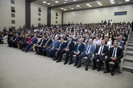 Heydər Əliyevin anadan olmasının 102-ci ildönümünə dair tədbirdə 308 tələbəyə “Adlı təqaüd” verilib