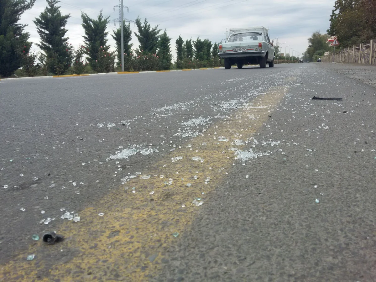 ​Bərdədə yol kənarında piyadanı maşın vurub