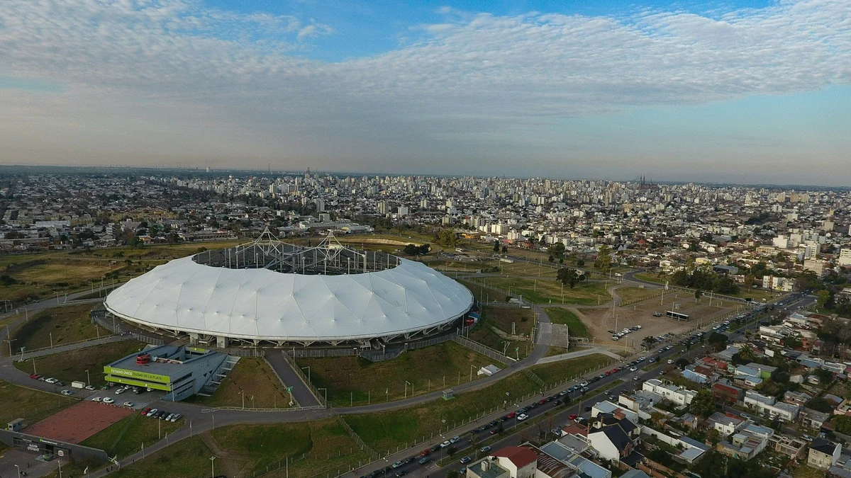 Daha bir stadiona Maradonanın adı veriləcək
