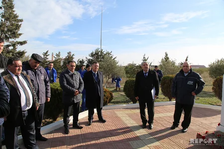 ​Çilov adasında Günəşli yatağındakı özüldə həlak olan və itkin düşən neftçilərin anım mərasimi keçirilib - FOTOREPORTAJ