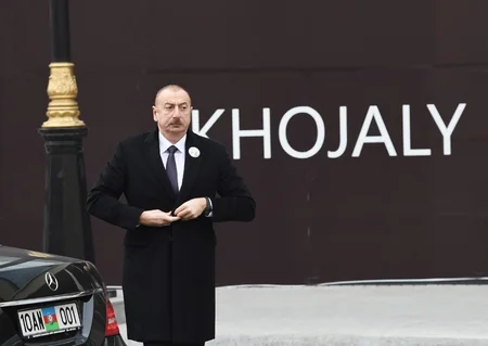 İlham Əliyev və Mehriban Əliyeva Xocalı abidəsini ziyarət edib - YENİLƏNİB