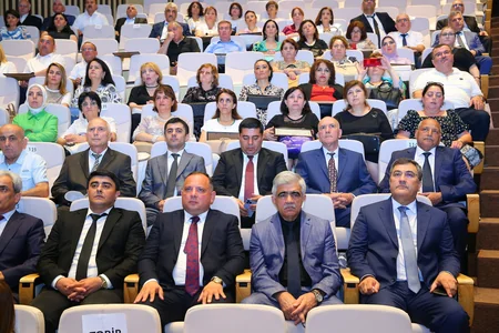 Prezidentin sərəncamı ilə təltif edilən tibb işçilərinə mükafatlar təqdim olunub