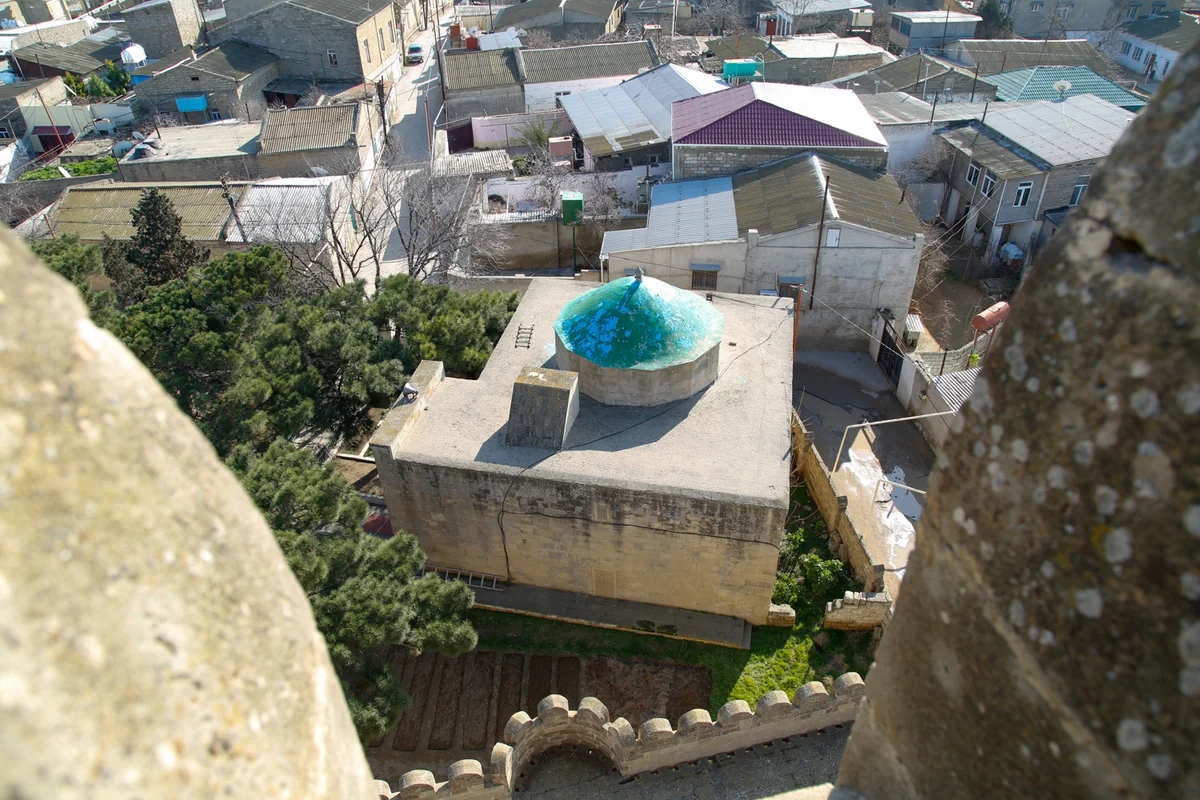 Əsrlərin yadigarı - Dördkünc Mərdəkan qalası - FOTOREPORTAJ