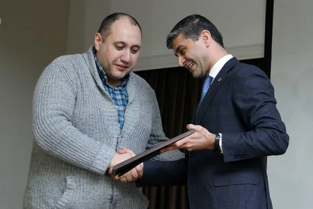 Təhsil Nazirliyi müəllimləri təltif edib
