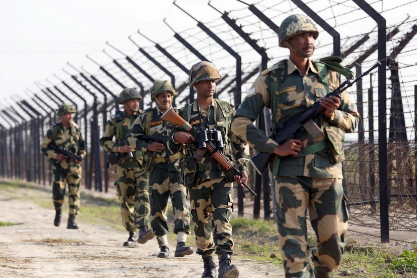 Əfqanıstan hərbçiləri Pakistan sərhədçilərinə atəş açıb, ölən və yaralananlar var