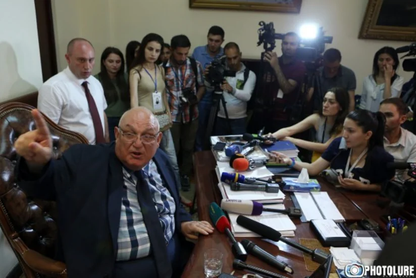 İstefası tələb edilən Yerevan Unversitetinin rektoru xəstəxanaya yerləşdirilib
