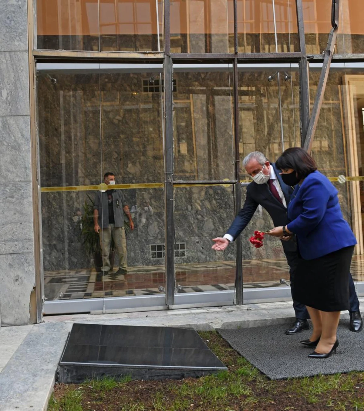 Sahibə Qafarova TBMM-in binasının bombalanmış hissəsi ilə tanış olub