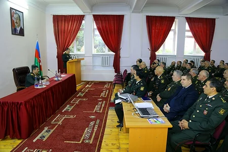 ​Nazir Zakir Həsənov Silahlı Qüvvələrin tibb xidmətinin rəhbər zabit heyəti ilə görüşüb