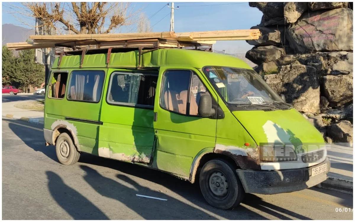 Şəkidə mikroavtobusla TIR toqquşub, xəsarət alan var