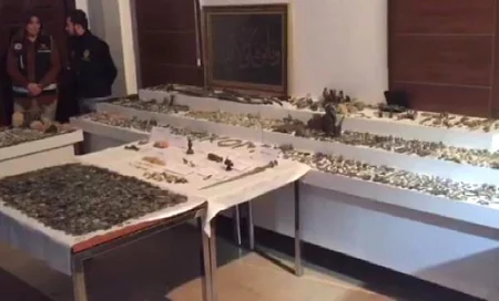 В Стамбуле у контрабандистов конфисковано более 26 тыс. предметов антиквариата