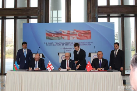 Azərbaycan, Türkiyə və Gürcüstan XİN başçıları bəyannamə imzalayıblar - YENİLƏNİB