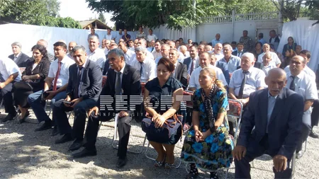 Müdafiə Nazirliyinin əməkdaşları toy zamanı atəşə məruz qalan kənddə sakinlərlə görüş keçirib - FOTO