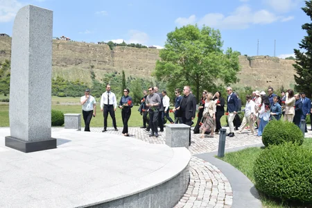 Beynəlxalq Simpoziumun iştirakçıları Quba Soyqırımı Memorial Kompleksini ziyarət ediblər