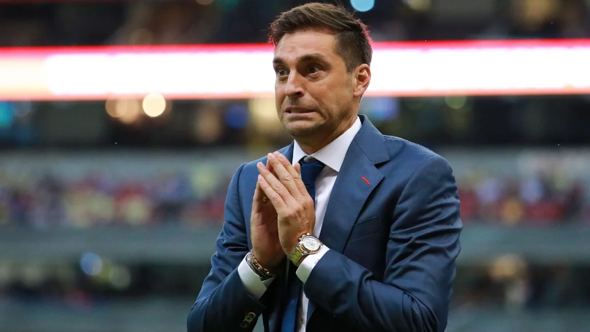 Devid Bekhem baş məşqçini istefaya göndərdi