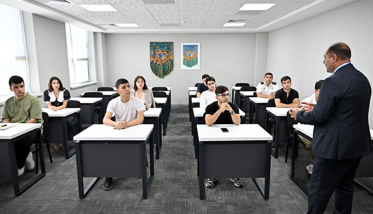 Milli Müdafiə Universitetinin stendi sərgidə nümayiş olunub